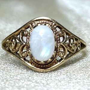 Vintage 10k Yellow Gold Moonstone Ring